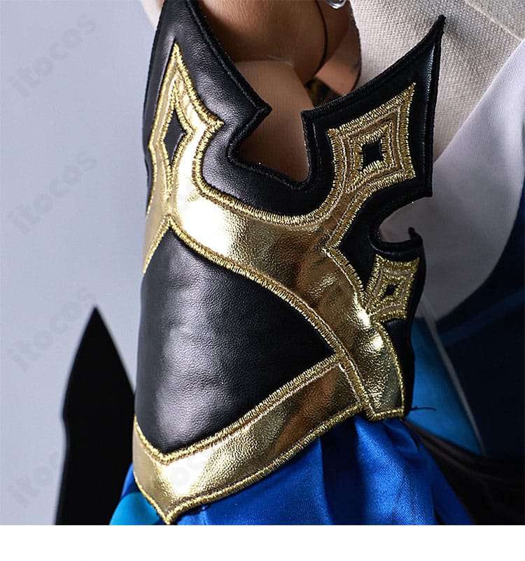 ケリュドラ コスプレ衣装の肩飾りアップ。金属風パーツの質感と固定位置のバランスを示すカット。