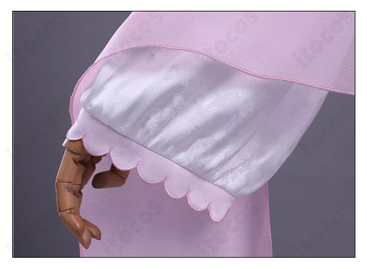 薬屋のひとりごと 里樹妃 后宮衣装コスプレの袖部分アップ。広がりのあるデザインで優雅さを演出。