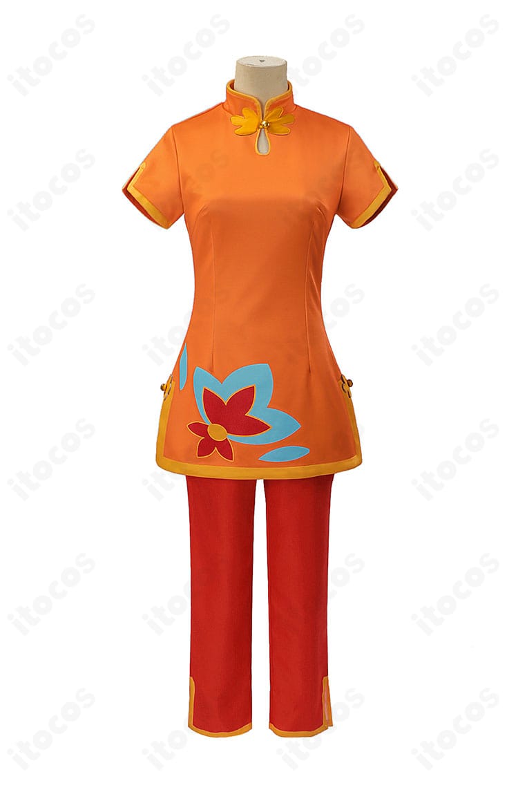 木之本桜 チャイナ服コスプレの正面全体図。上品なシルエットと高い再現度が分かる全身ショット。