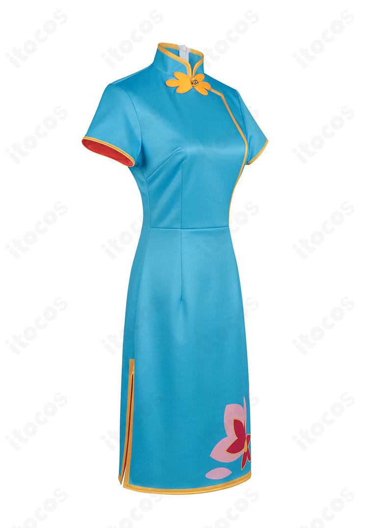 大道寺知世 チャイナ服 コスプレ衣装の右側アングル。サイドスリットとウエストラインの美しさを確認できるカット。