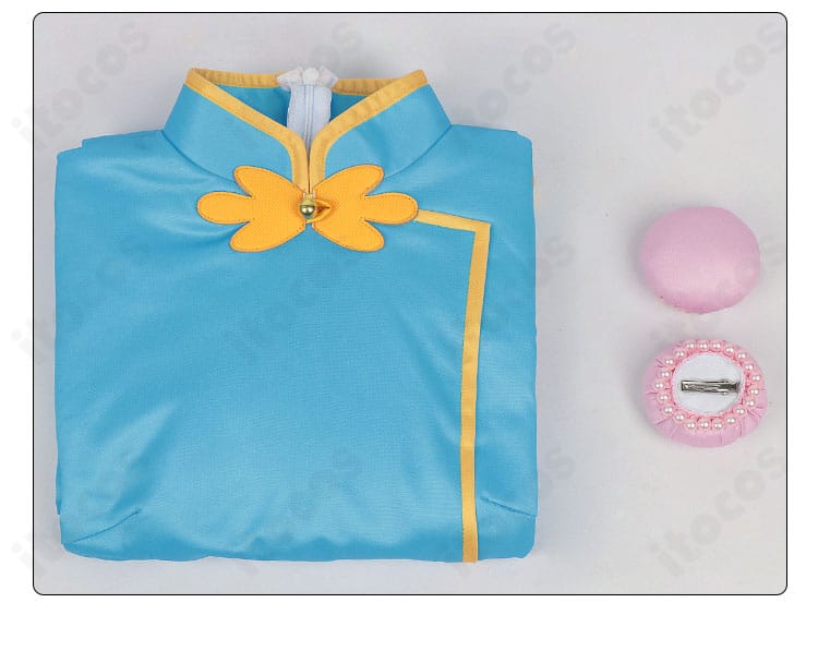 大道寺知世 コスプレ チャイナ服のセット内容一式。チャイナドレスと髪飾りの2点セットをわかりやすく配置。