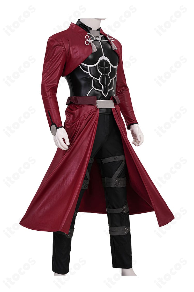 Fate/stay night アーチャー（エミヤ）コスプレ 右側全身。腰布やサイドラインのディテール確認に適したアングル