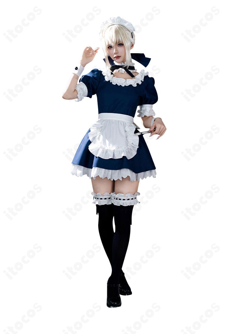 ワンピースとエプロンの重ね着構成が分かるディテールショット