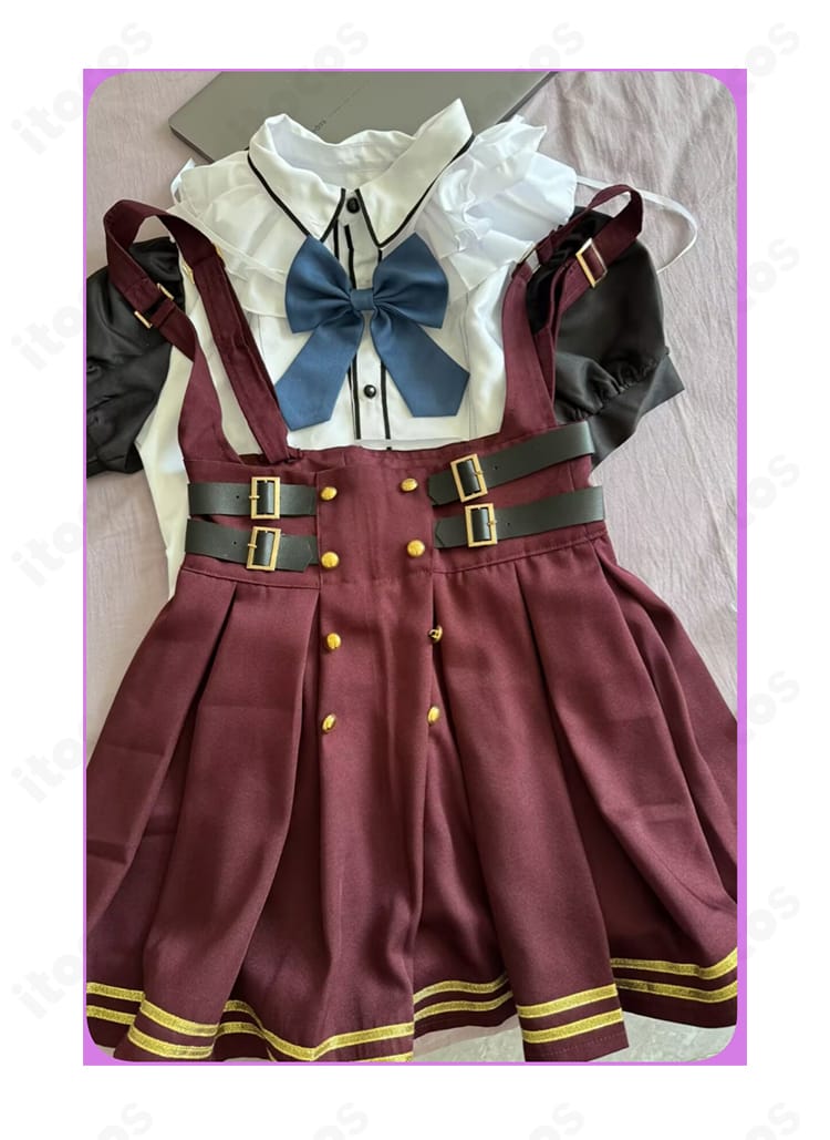 その日の獣には、制服コスプレ衣装の生地感と装飾ディテール。縁取りとステッチの仕上がり