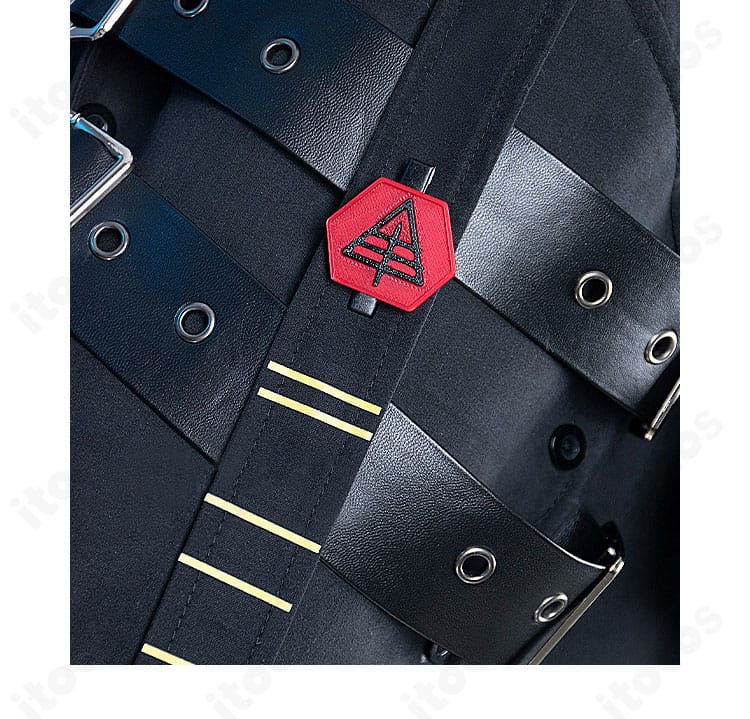 腰ベルトとベルトコンポーネントのディテール。バックル配置と調整域が分かる近接写真。