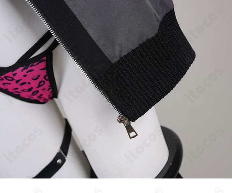 ファスナー部分のディテール（開閉部の金具・縫製仕様）