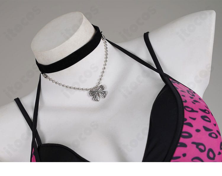 ネックレス装飾のディテール（チョーカーとのバランス）