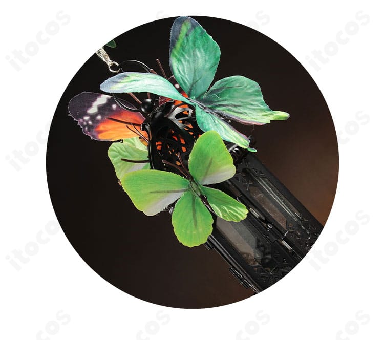 使徒 アン コスプレ衣装の腰飾りディテール。蝶モチーフと花装飾の質感をクローズアップ。