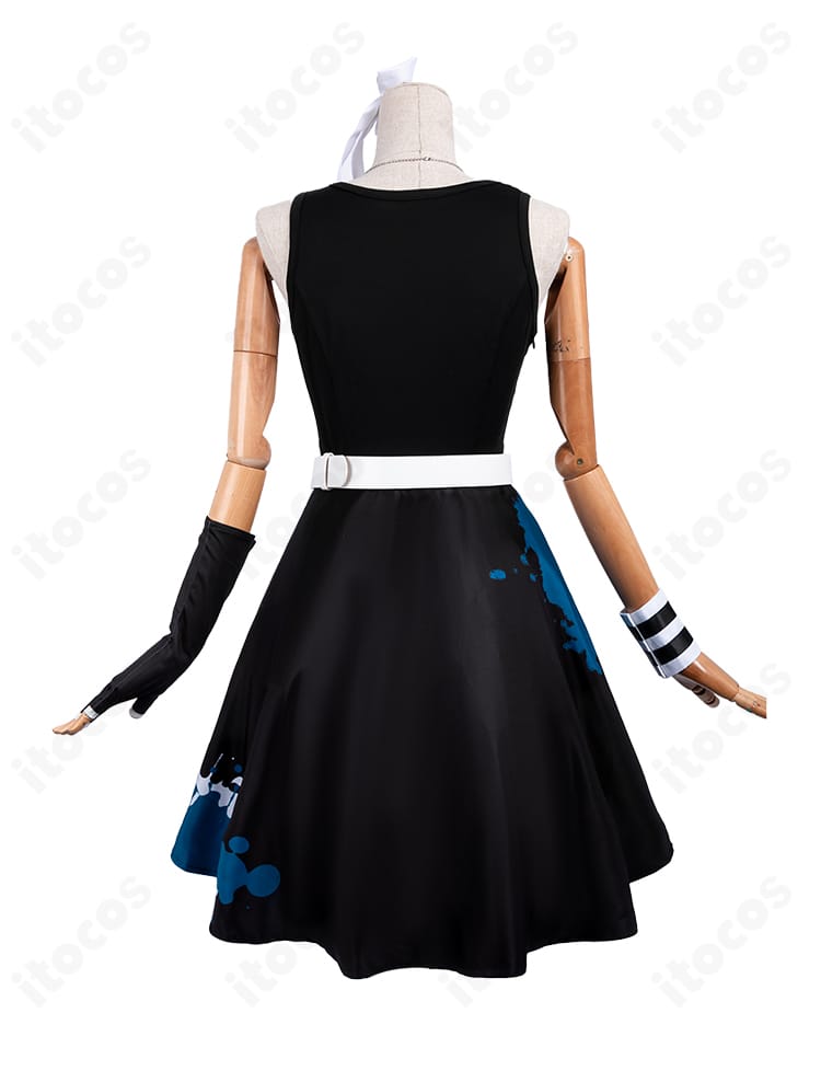 安和すばる×ハローキティ コスプレ衣装の背面全体。後ろ姿のシルエットと装飾の配置を示す画像。