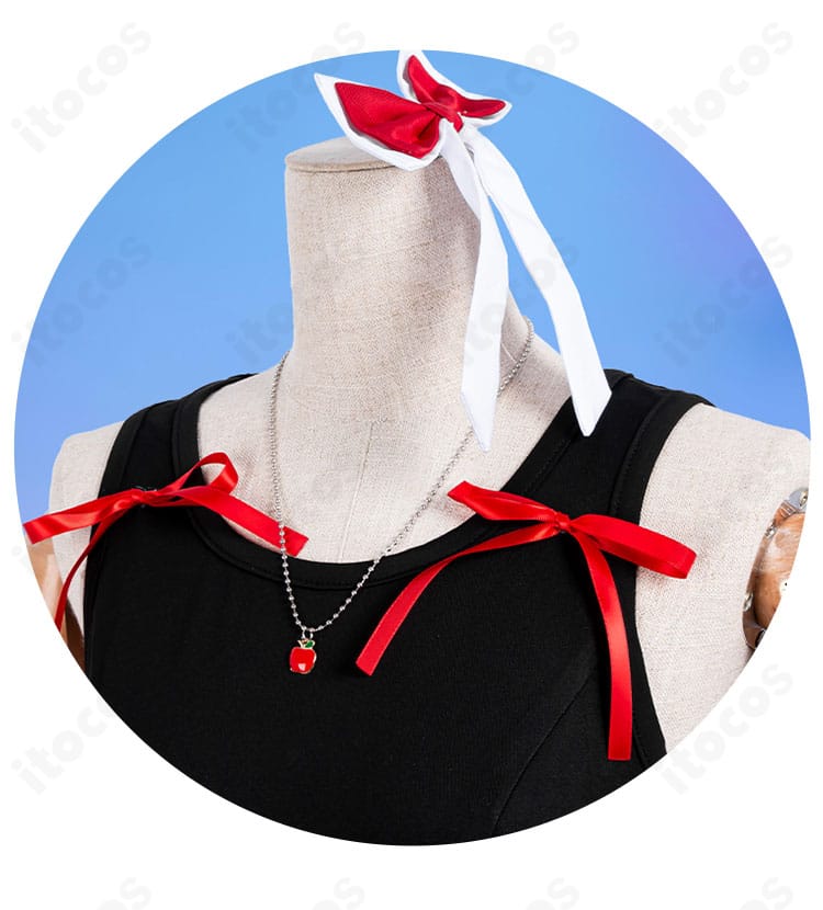 安和すばる×ハローキティ衣装のアクセサリー・髪飾りディテール。コラボ感を強調するモチーフが分かる。