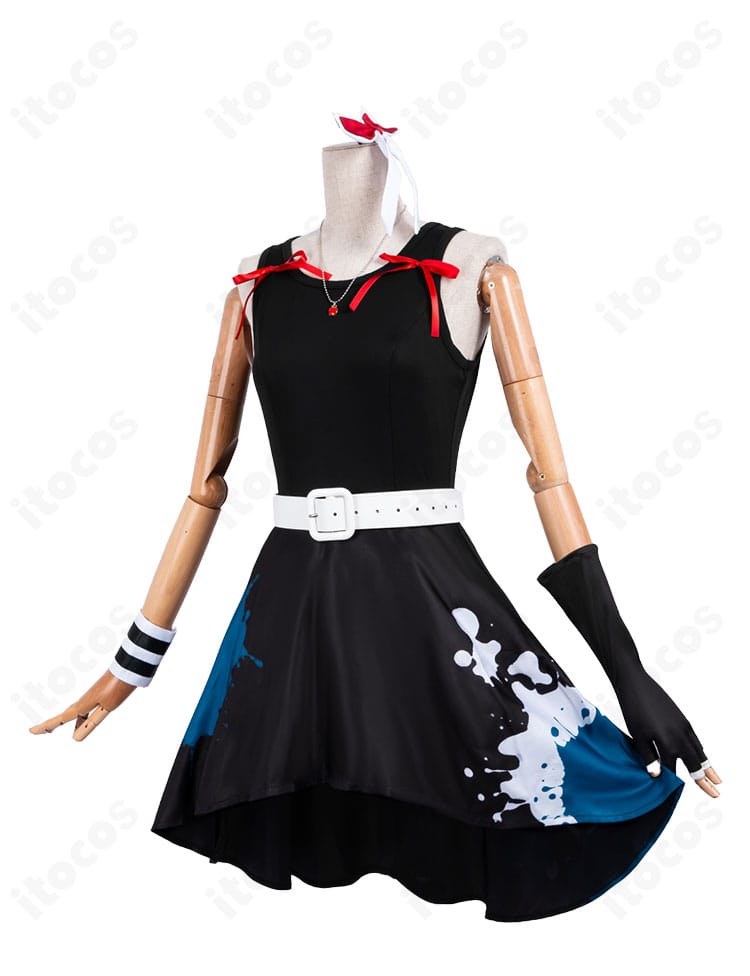 安和すばる×ハローキティ衣装の右側ディテール。ベルトやアクセサリーの配置が確認できる接写。