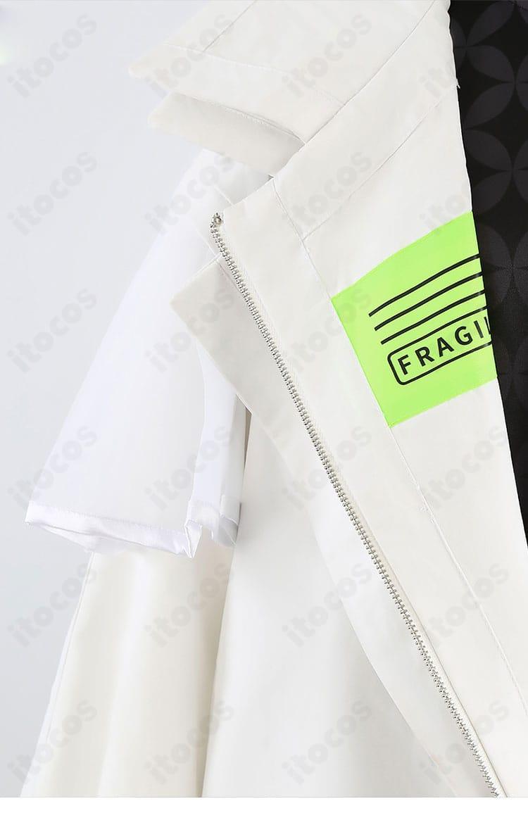 天城一彩 フラジール コスプレ衣装 コート前身頃のファスナー部分アップ。開閉仕様と端処理を明瞭に撮影。