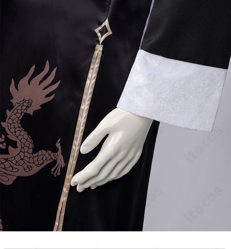 袖口ディテール。動きやすさを意識したすっきり仕上げと美しいカーブライン。