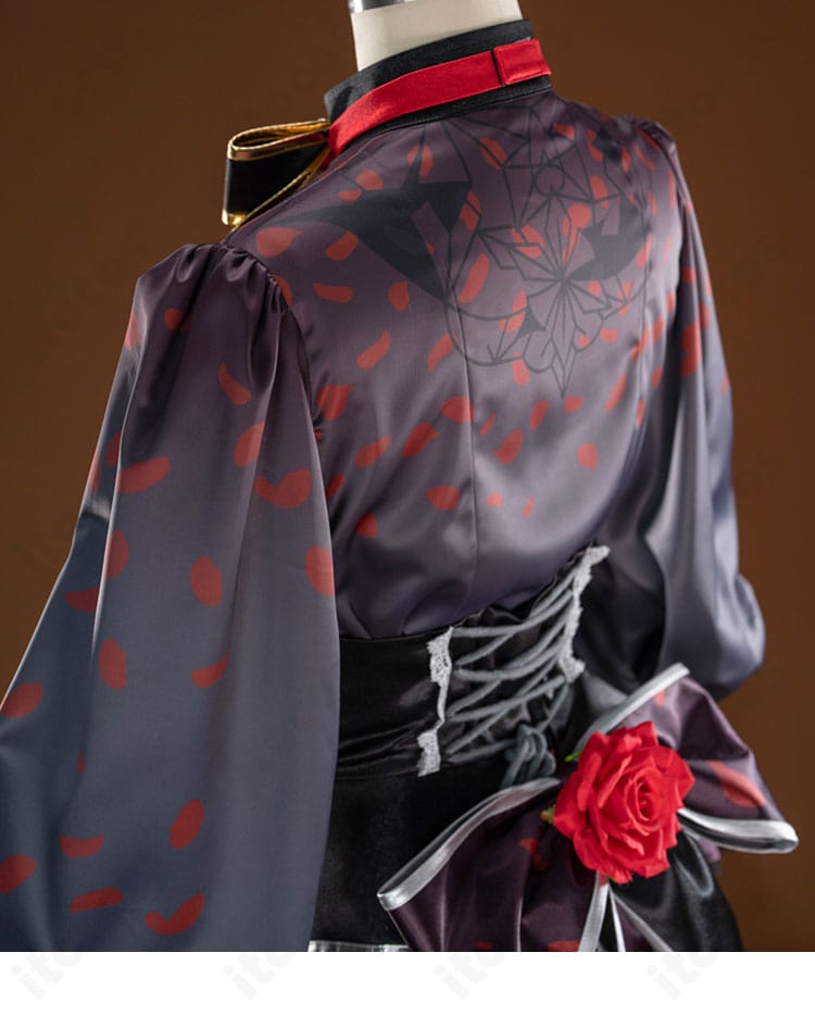 朝比奈まふゆ コスプレ衣装の背面花飾りディテール・エレガントな印象