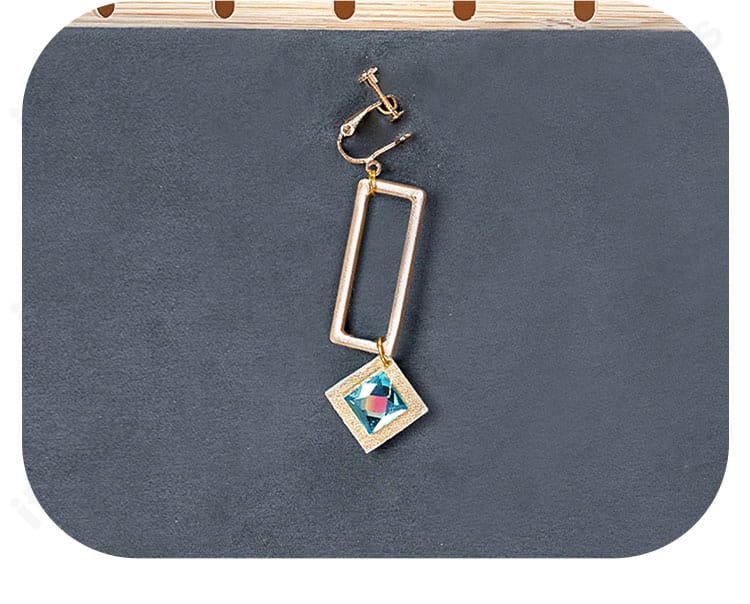 あんスタ アンビバレンス衣装 耳飾りディテール｜コーデのアクセントになるピアス風パーツ