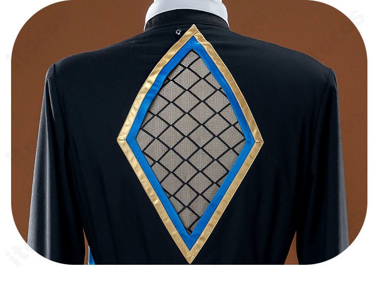 背面細部の確認画像。マント固定部や縫製ラインをチェック可能