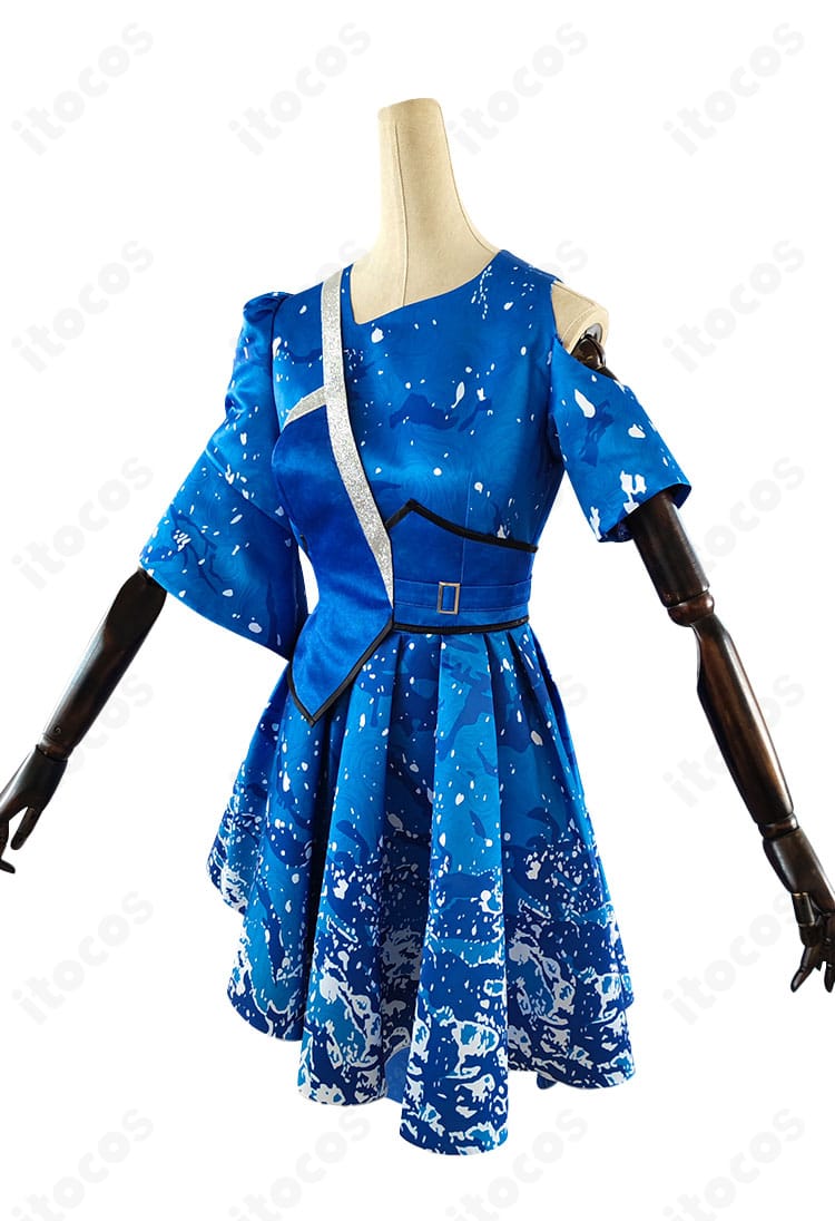 Aqours コスプレ衣装の側面スタイル展示。袖口・ウエストラインの再現ディテールを強調。