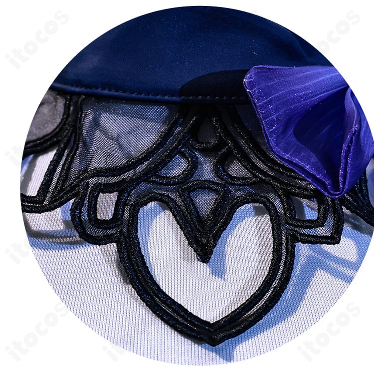 夜蘭 静謐の饗宴の襟元ディテール。刺繍と切替の意匠が見える近接ショット