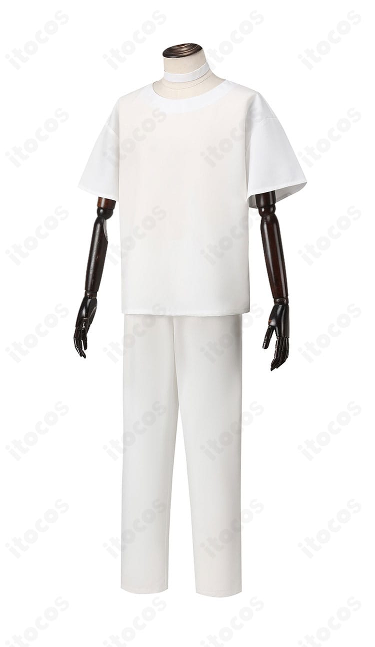 ALIEN STAGE ヒョナ コスプレ衣装の側面写真。ラインの落ち方と動きやすいカッティングを確認できる画像