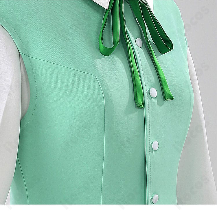 スカート側面の飾り紐ディテール。結び装飾がデザインポイントで立体感を演出。