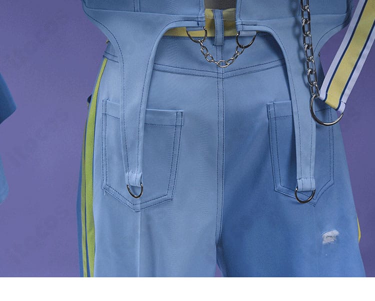 背面装飾のディテール。コート背面と装飾の重なり方を示す鏡音レン マジカルミライ2025 衣装写真