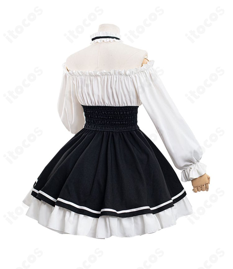 エヴァンゲリオン アスカ ドレスの正面装飾ディテール写真。首飾りの質感と胸元デザインを鮮明に確認可能。