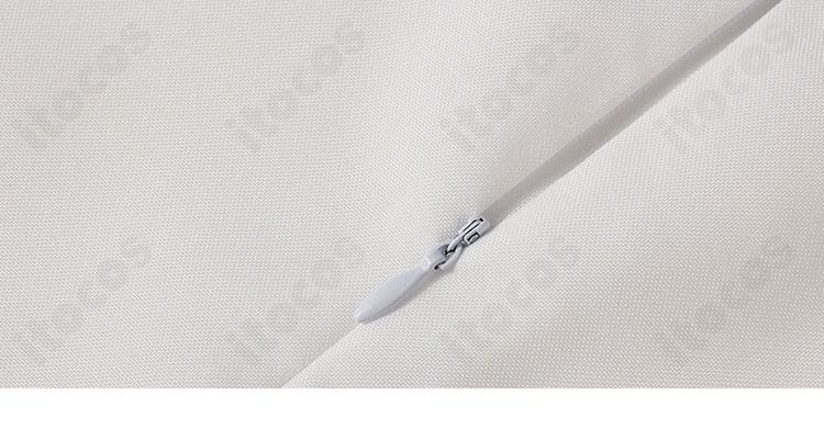 ALIEN STAGE ティル 隠しファスナー部分の近接写真｜素早い着脱が可能な仕様