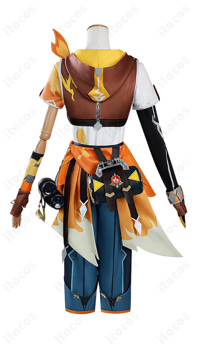 原神 ベネット コスプレ衣装の背面ディテール。イベントや舞台使用に適した存在感のある意匠