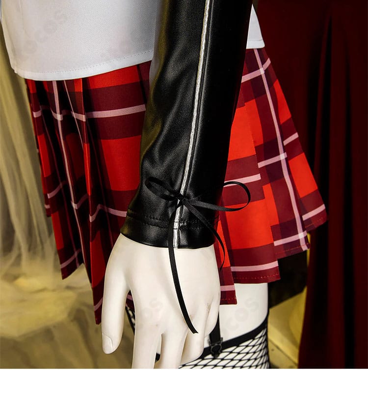 マリー・ローズ 学生服コスプレ 左手アームカバー｜可愛らしい装飾の近接カット