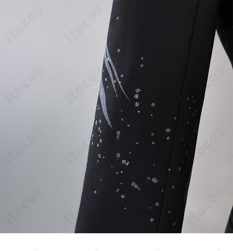 『恋と深空』マヒル 長き昼の抱擁 コスプレ衣装の袖口装飾アップ。カフスの縫製と装飾の質感を確認できる写真