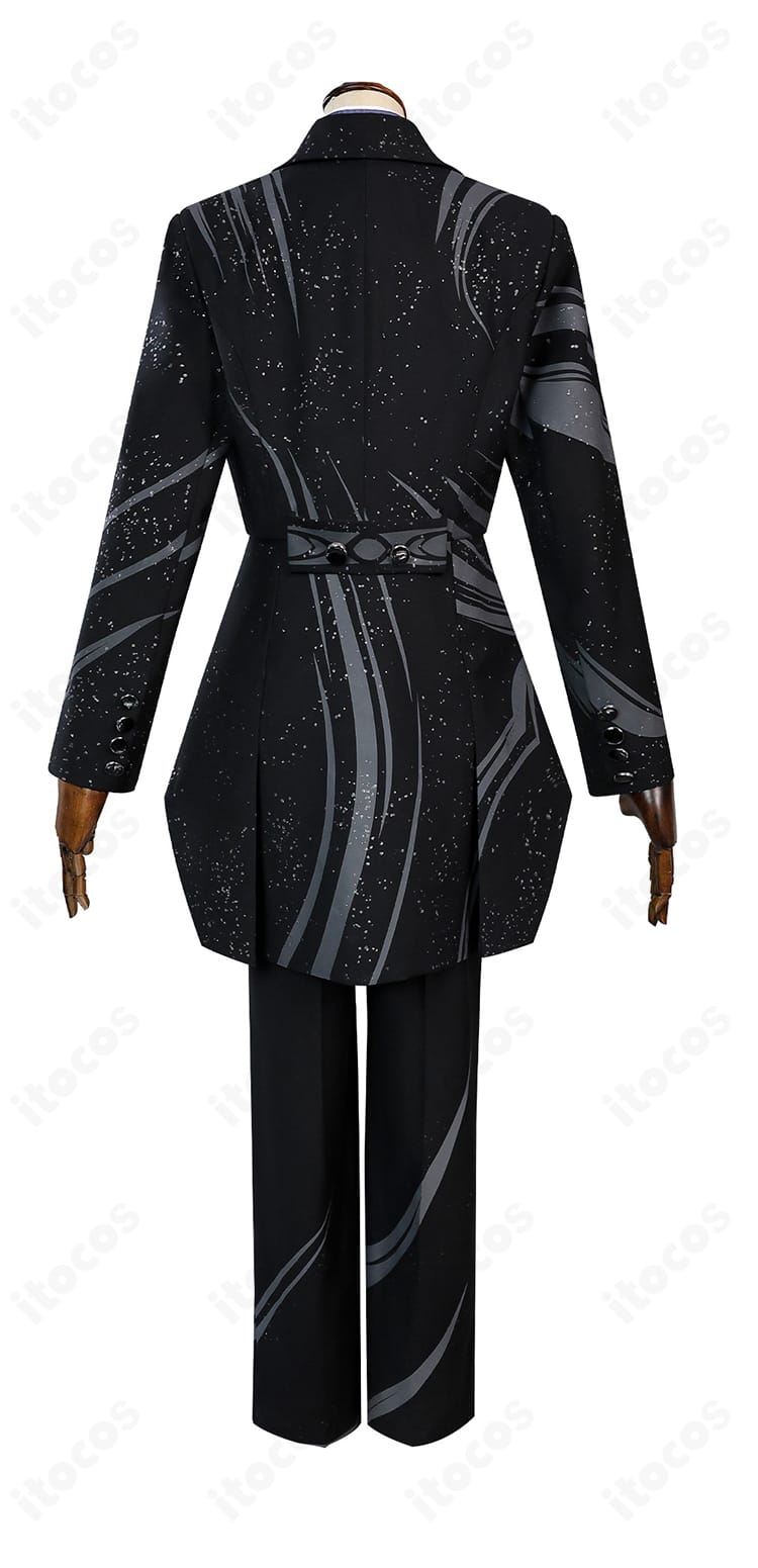 『恋と深空』マヒル 長き昼の抱擁 コスプレ衣装の背面ディテール。背中の縫製ラインと裾の落ち感をチェック