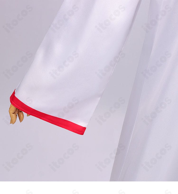 袖の縫製と柄配置を示すクローズアップ。可動を妨げにくい設計と撮影映えを両立。