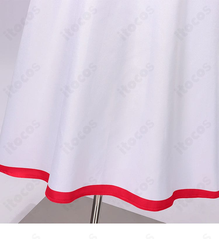 裾ディテール。ワンピースのヘム仕上げと動きが出るラインで、歩行時やポージング時の見え方を表現。