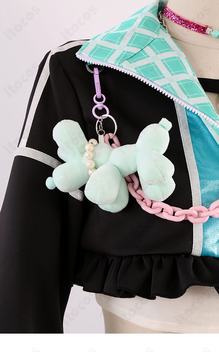 あんスタ ライカ コスプレ衣装の肩部装飾ディテール。ショルダー周りの造形と縫製を強調。