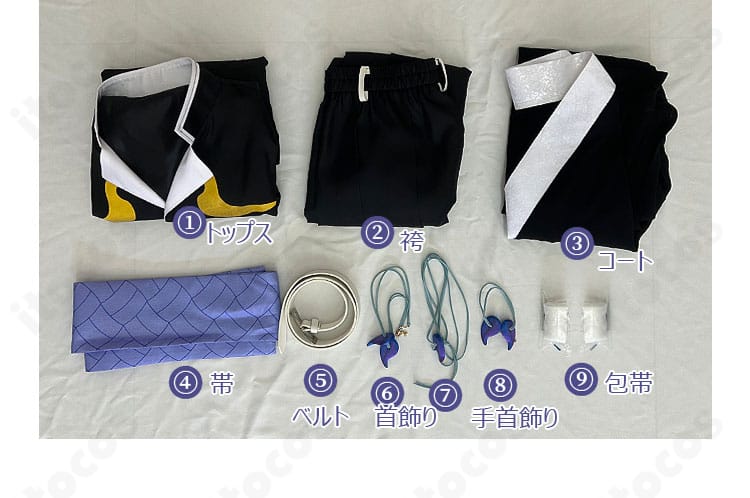 鬼滅の刃 獪岳 雷の呼吸コスプレ衣装のフルセット内容展示。コート・トップス・袴・帯・ベルト・首飾り・手首飾り・包帯を並べた写真
