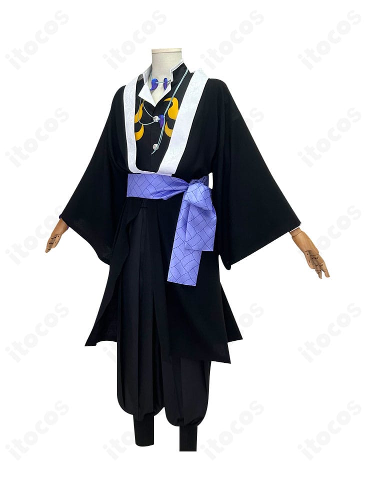 鬼滅の刃 獪岳 雷の呼吸コスプレ衣装の側面ディテール。袖口と袴のライン、帯位置の仕上がりを確認できる写真