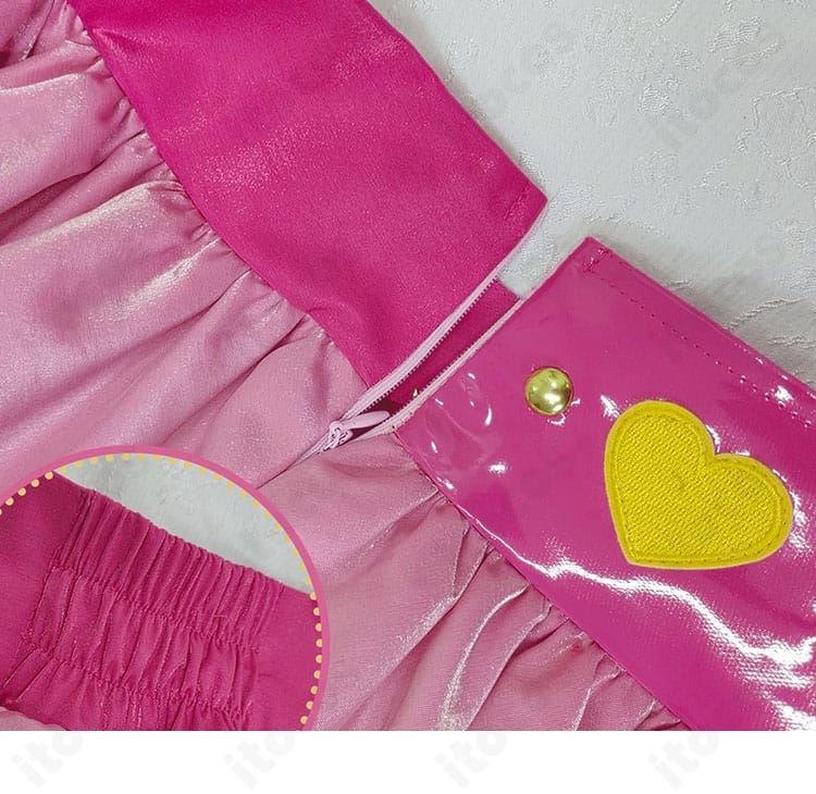 スカート背面ファスナーのディテール。開閉構造と縫い代の処理が見える写真