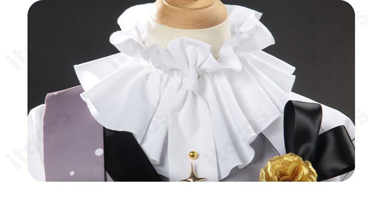 ネクタイとつけ襟のディテール。襟の角度とタイの長さ・結び目の形でキャラクターの端正さを再現。