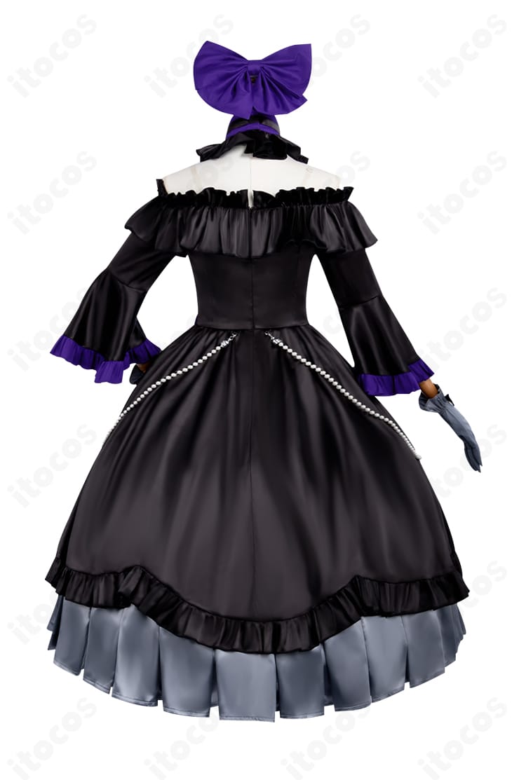 透明ストラップ装着例。襟元の安定感とフィット感を示す近接カット。