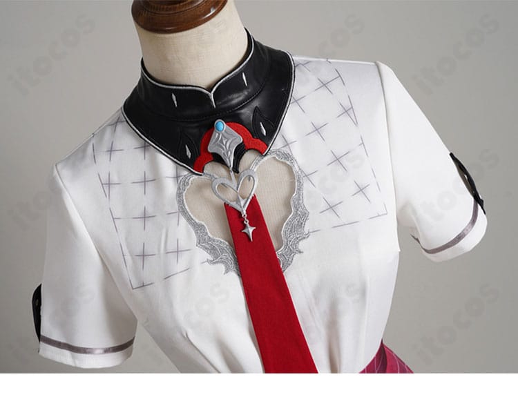 宝鐘マリン 生誕祭2025 制服コスの襟まわり装飾。ネクタイとのバランスがわかるクローズアップ。