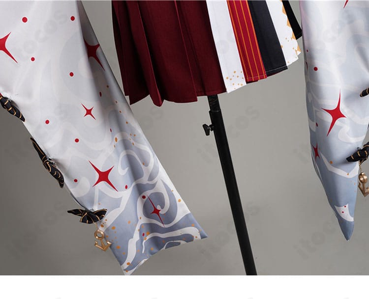 袖口デザインの細部。フリルと装飾の重なりを丁寧に表現した宝鐘マリン新衣装コスプレの袖アップ