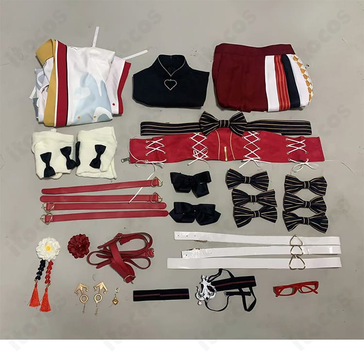 セット内容一式の展示。届いてすぐフルコーデ可能な宝鐘マリン新衣装コスプレの全体構成