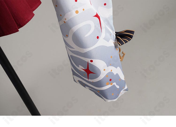 袖のプリント（落書き風）ディテール。遊び心ある意匠を再現した宝鐘マリン新衣装コスプレ