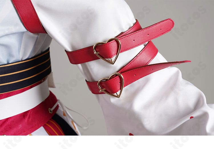 腕リボンの装飾アップ。左右のディテールと配色が分かる宝鐘マリン新衣装コスプレの近接写真