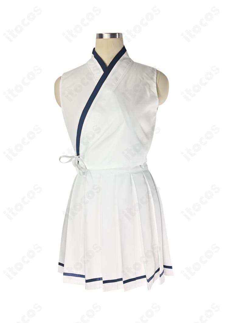 インナーとトップスの正面ディテール。快適な着用感と端正なシルエットを示す近接写真