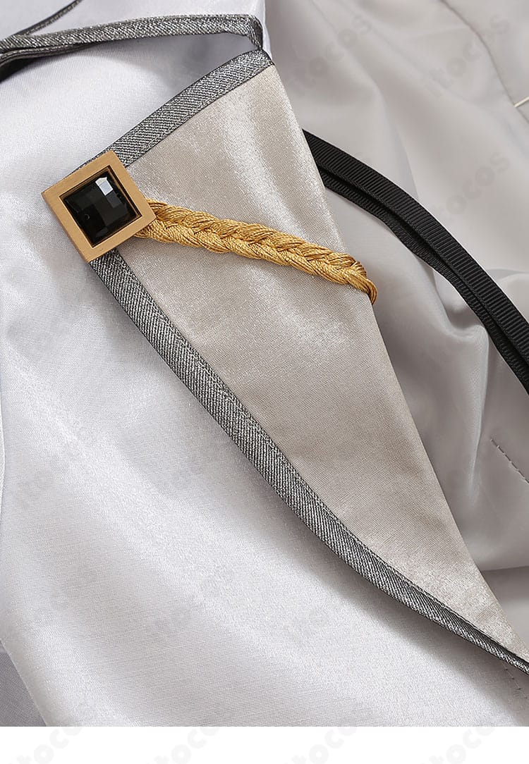 あんさんぶるスターズ！！ Graceful Punishment衣装の外套襟元装飾。ブローチとトリムの近接写真