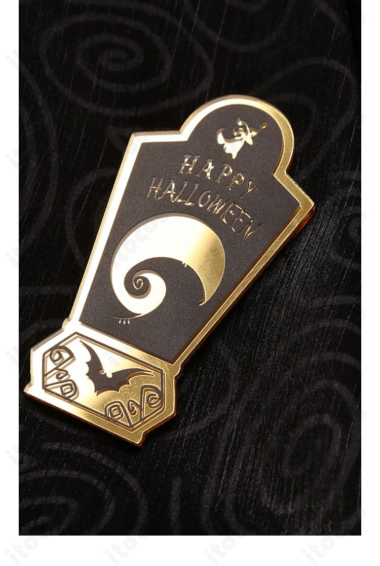 ツイステッドワンダーランド トレイ・クローバー 胸飾りの細部。質感と配色のこだわり