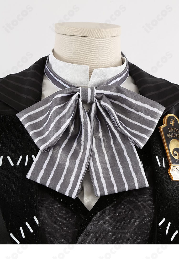 トレイ・クローバー ナイトメアースーツ ネクタイ＆リボン装飾のクローズアップ