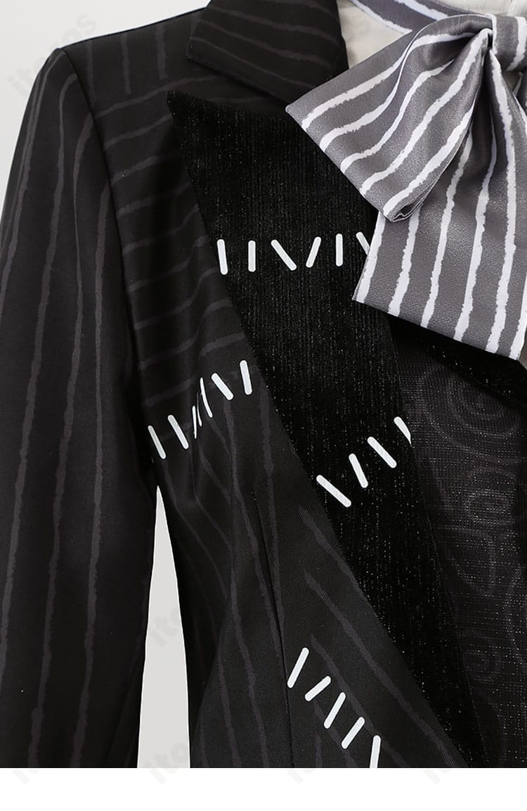 ツイステ トレイ・クローバー 外套襟部分の装飾。高級感あるデザインディテール