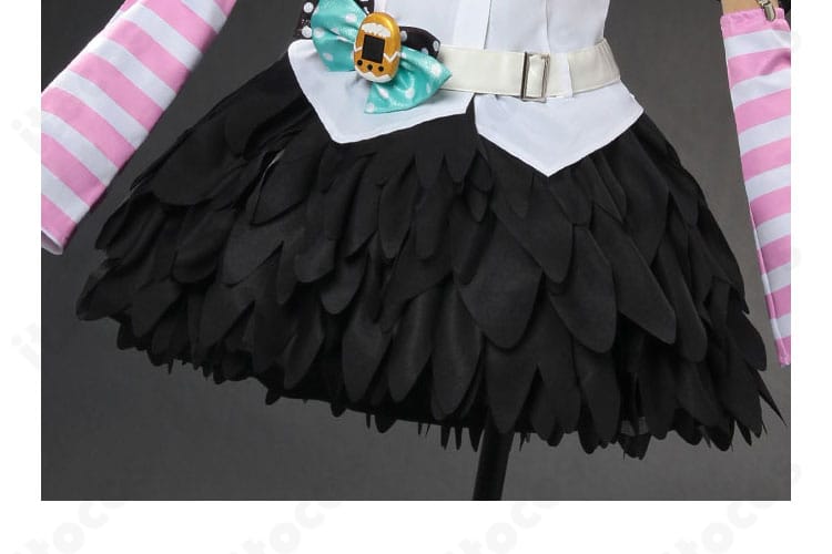 千夏ラミエル スカート部分のディテール。軽やかなフレアとライン取りで動きやすさを表現する画像